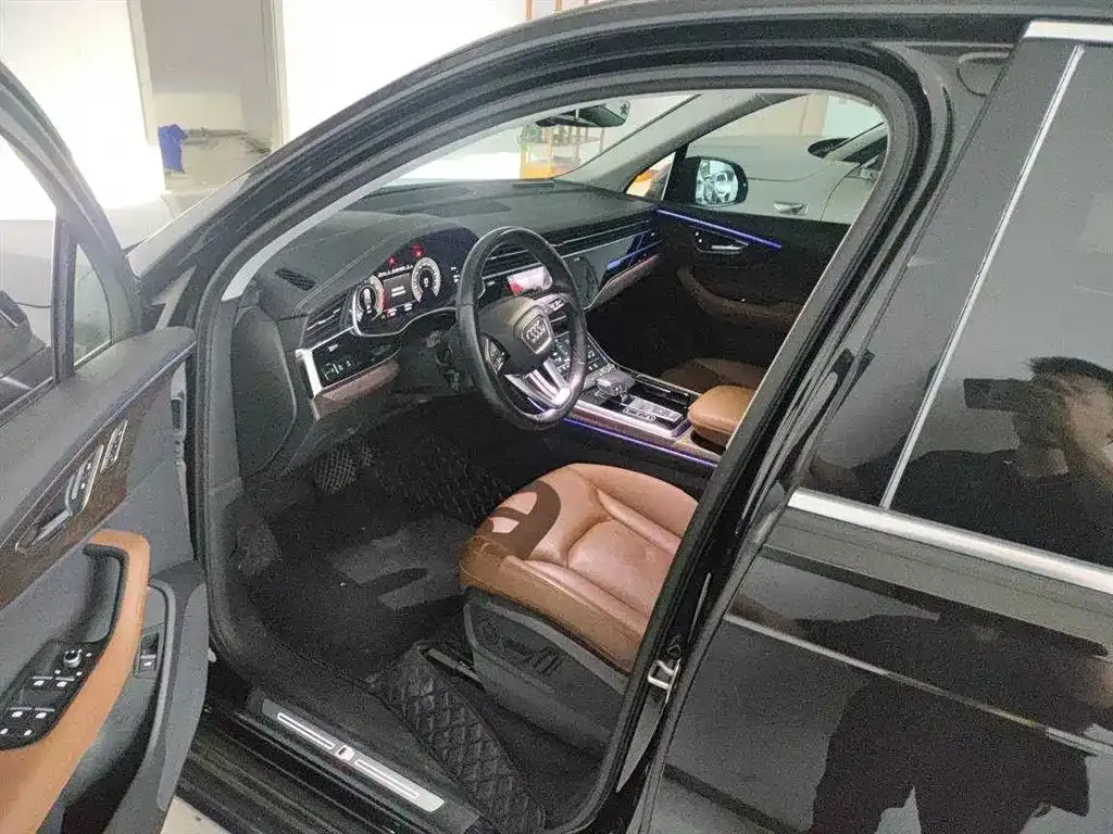 Audi Q7 2023 из CN, фото 7