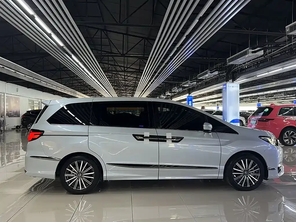 Honda Elysion 2024 из CN, фото 4