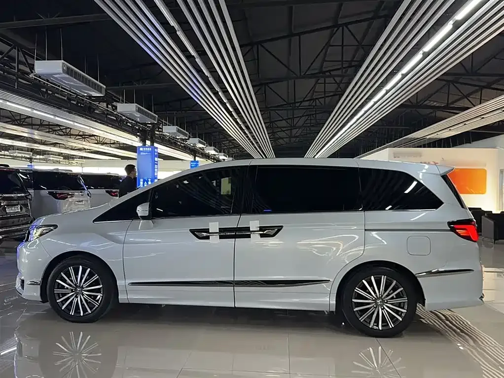 Honda Elysion 2024 из CN, фото 7