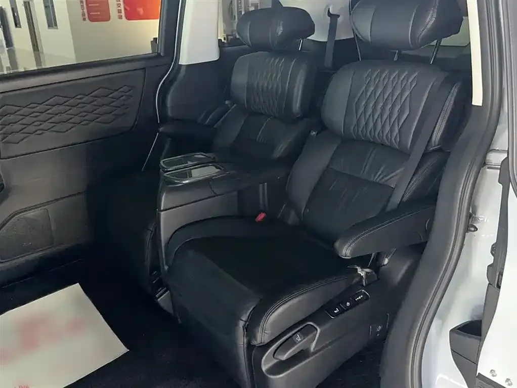 Honda Elysion 2024 из CN, фото 8