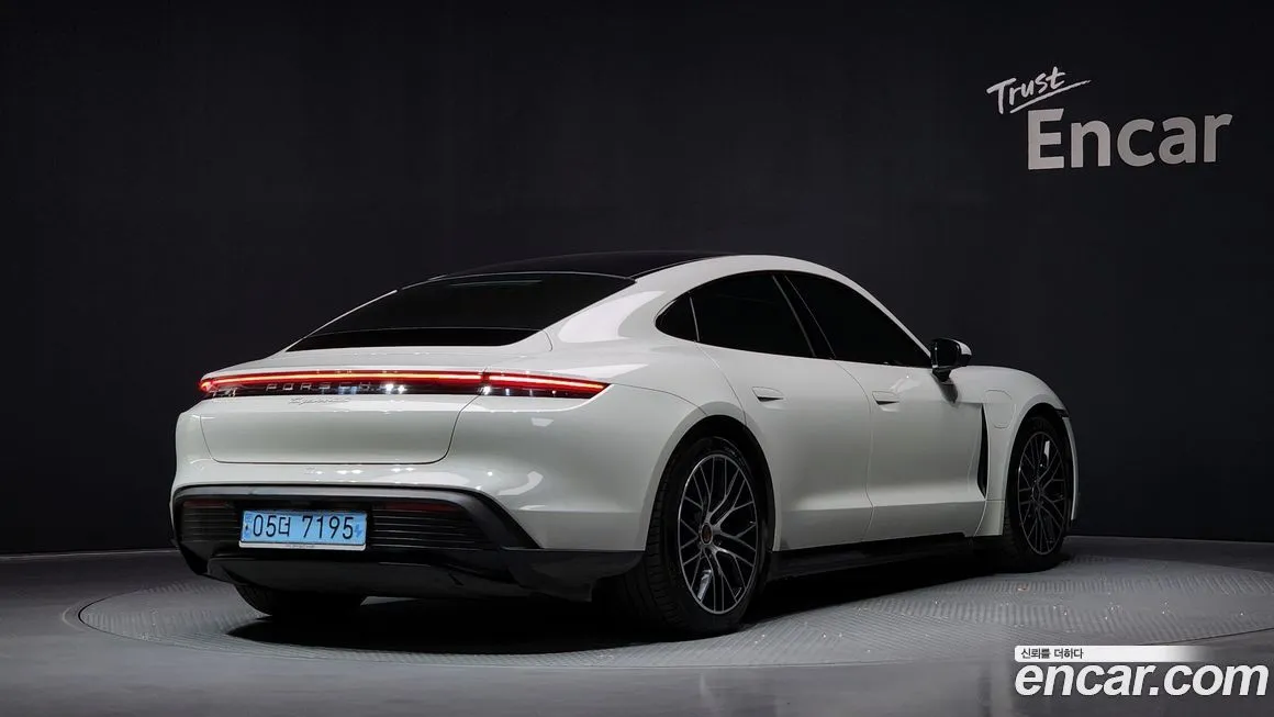 Porsche Taycan 2021 из KR, фото 2