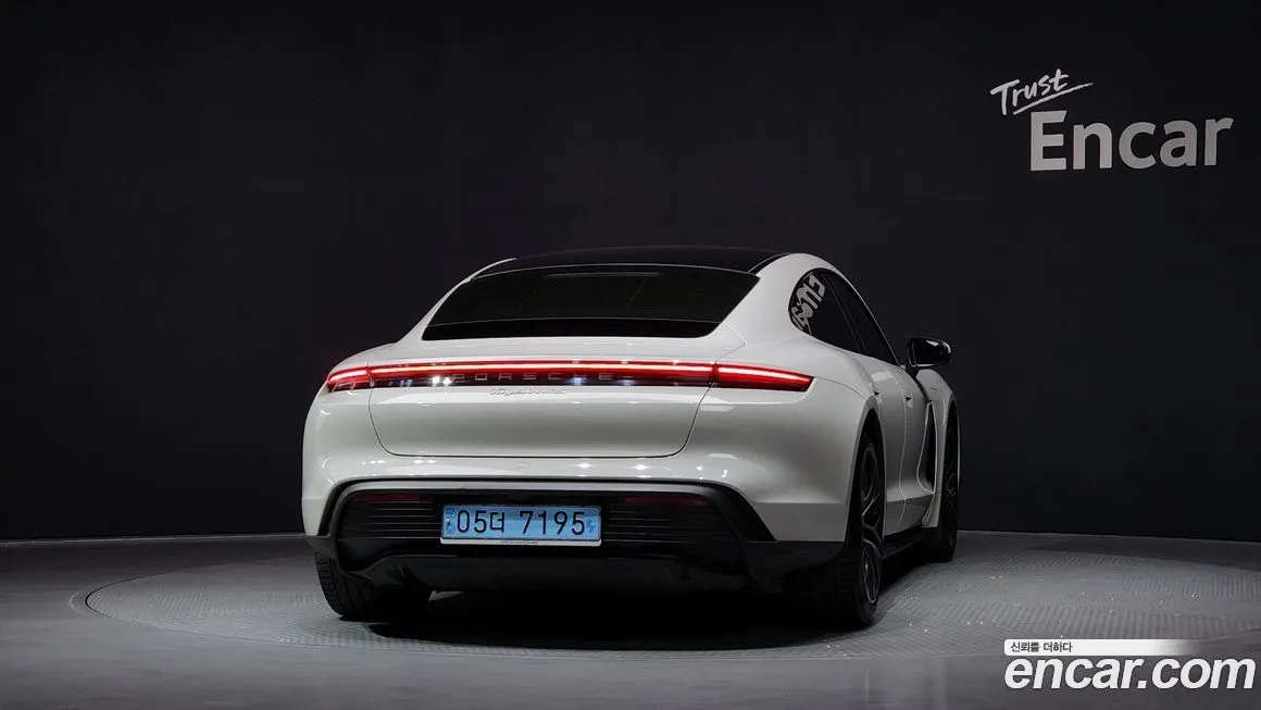 Porsche Taycan 2021 из KR, фото 4