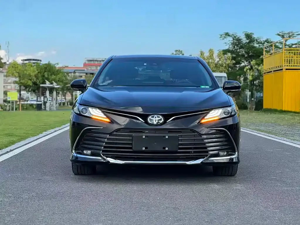 Toyota Camry 2023 из CN, фото 2