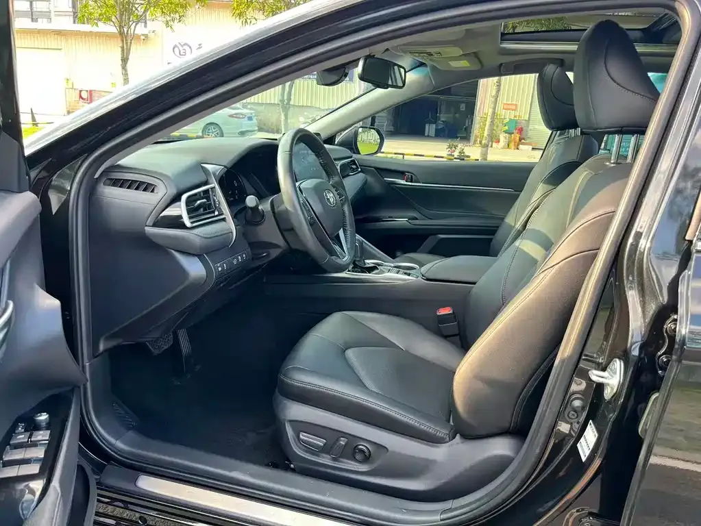 Toyota Camry 2023 из CN, фото 5