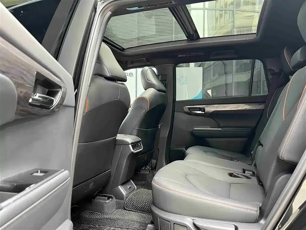 Toyota Crown Kluger 2025 из CN, фото 8