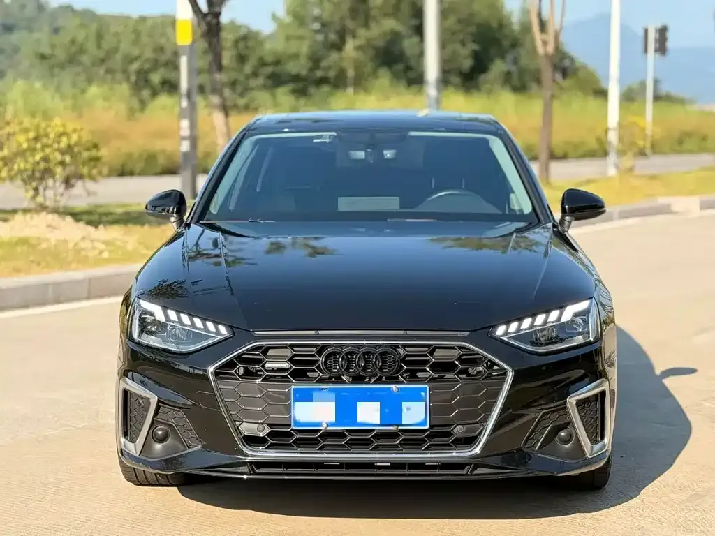 Audi A4L 2021 из CN, фото 2