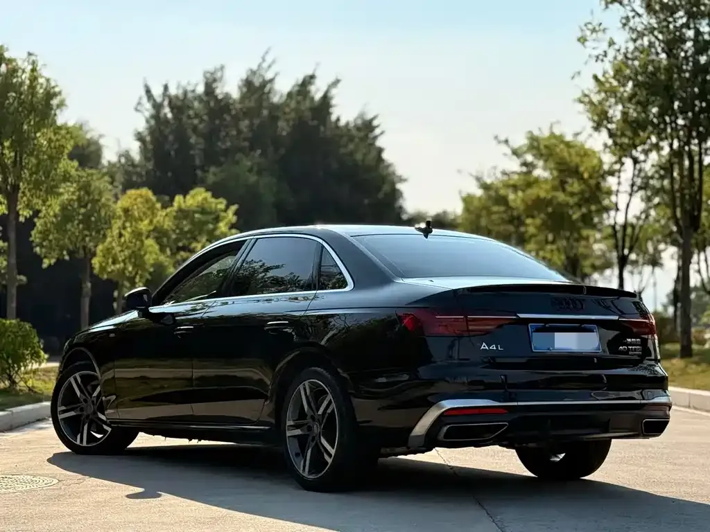 Audi A4L 2021 из CN, фото 9
