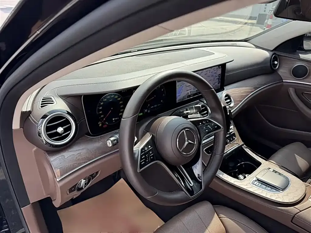 Mercedes-Benz E-Class — фото 2