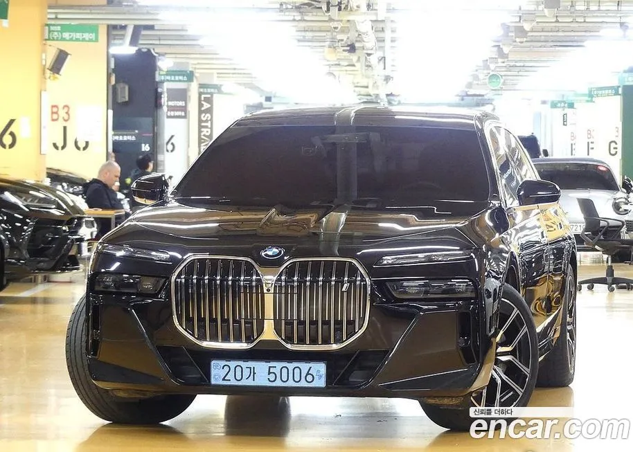 BMW i7 — фото 3