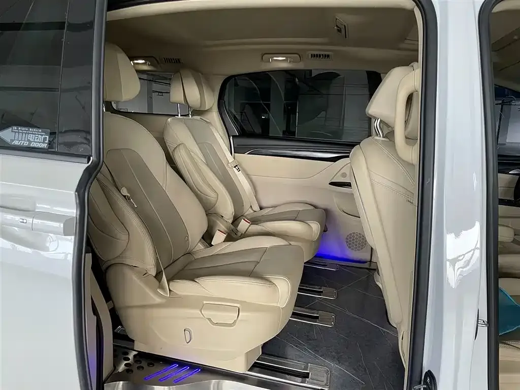 Buick GL8 2023 из CN, фото 10