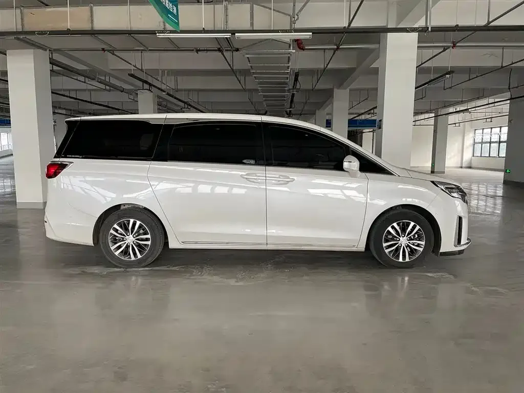 Buick GL8 2023 из CN, фото 3