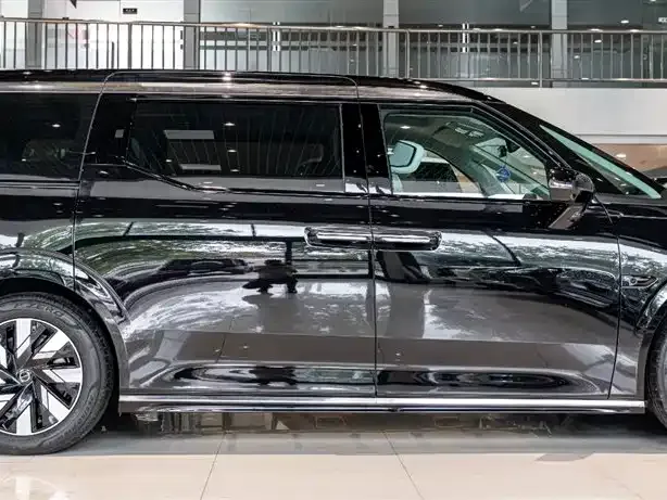 Volvo EM90 2025 из CN, фото 4