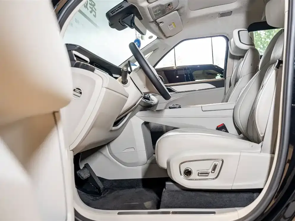 Volvo EM90 2025 из CN, фото 7
