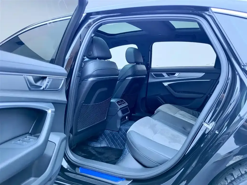 Audi A6L 2023 из CN, фото 8