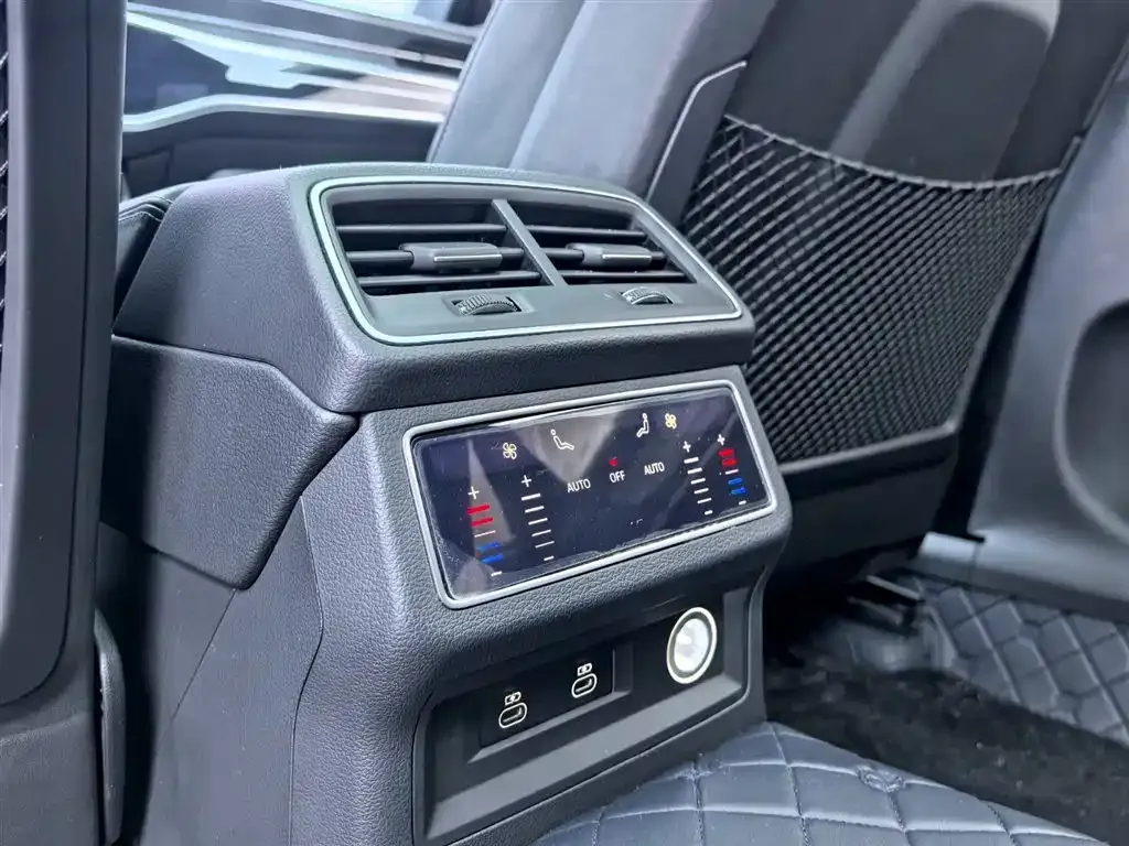 Audi A6L 2023 из CN, фото 9