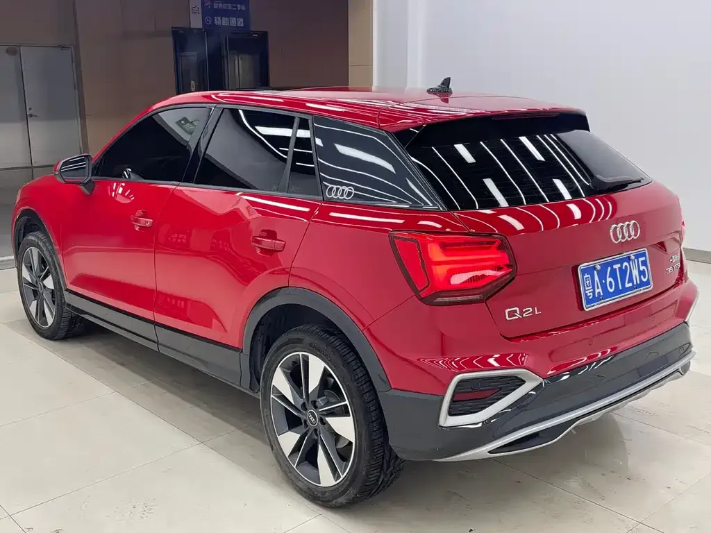 Audi Q2L — фото 3