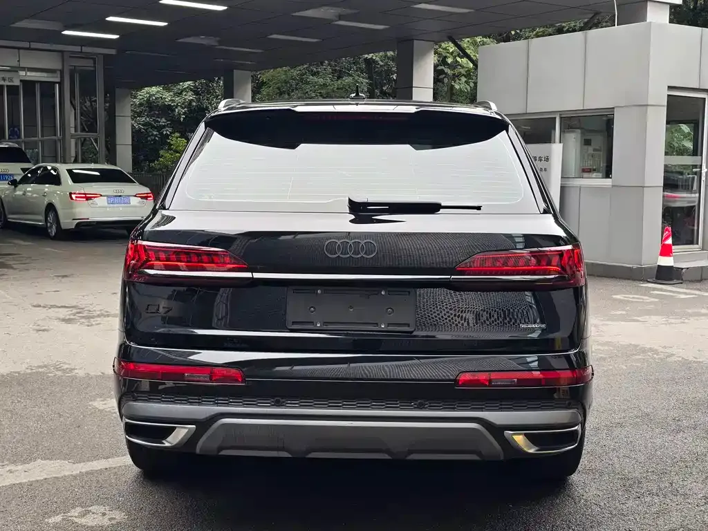 Audi Q7 2023 из CN, фото 5