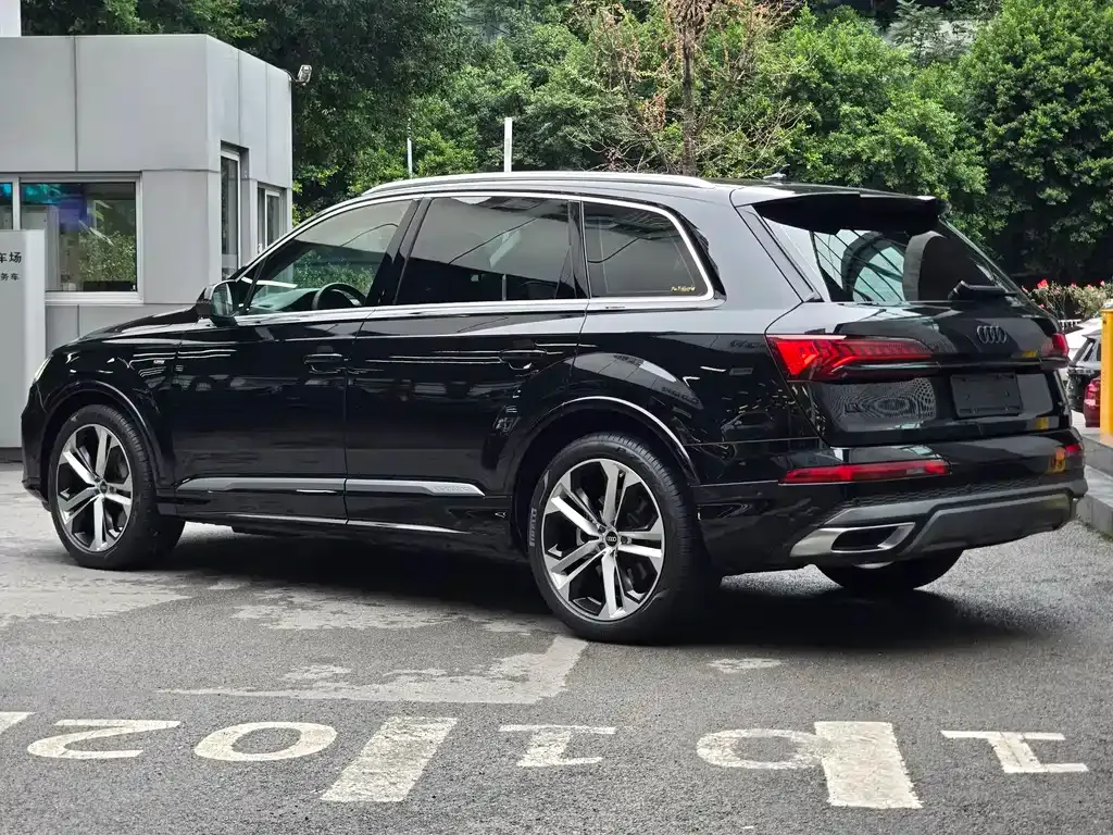 Audi Q7 2023 из CN, фото 6