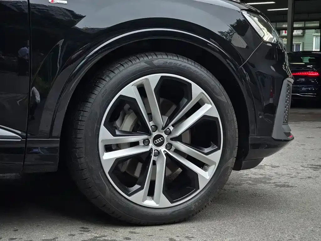 Audi Q7 2023 из CN, фото 8