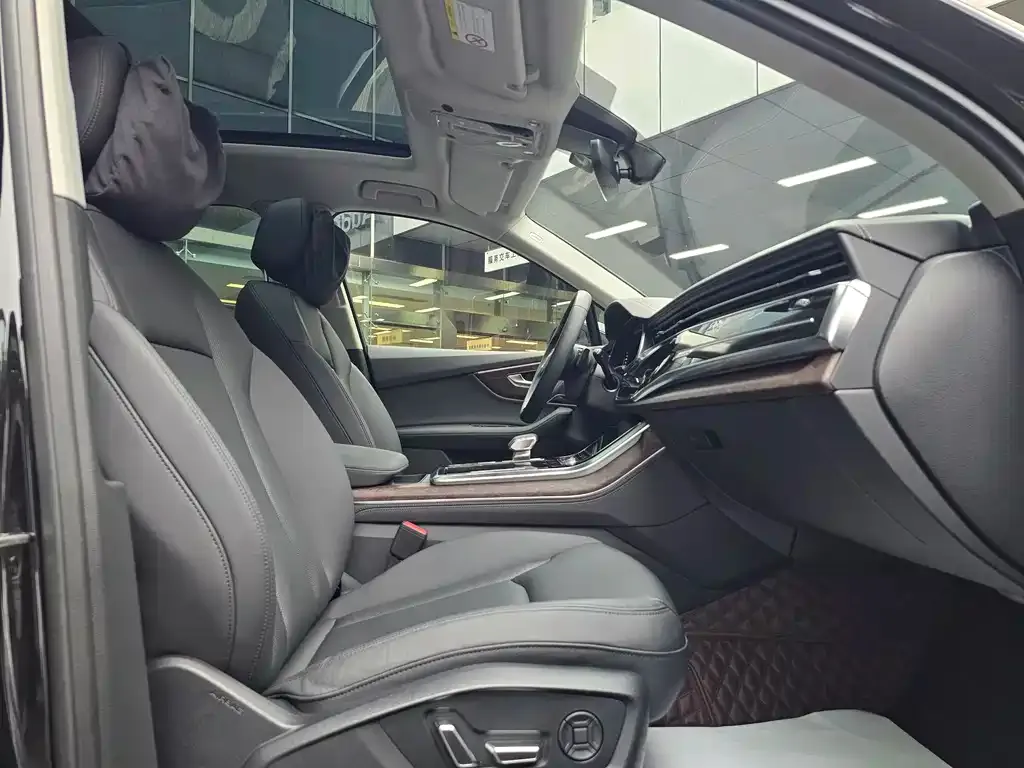 Audi Q7 2023 из CN, фото 9