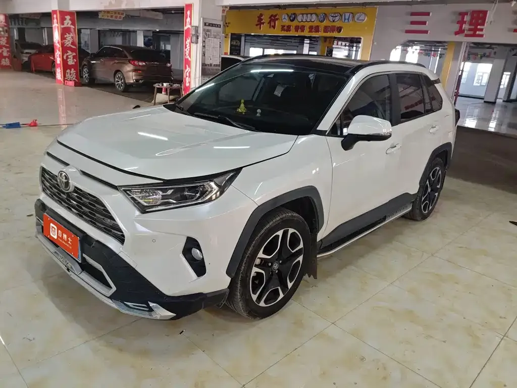 Toyota RAV4 — фото 1