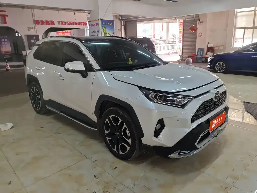 Toyota RAV4 — фото 2