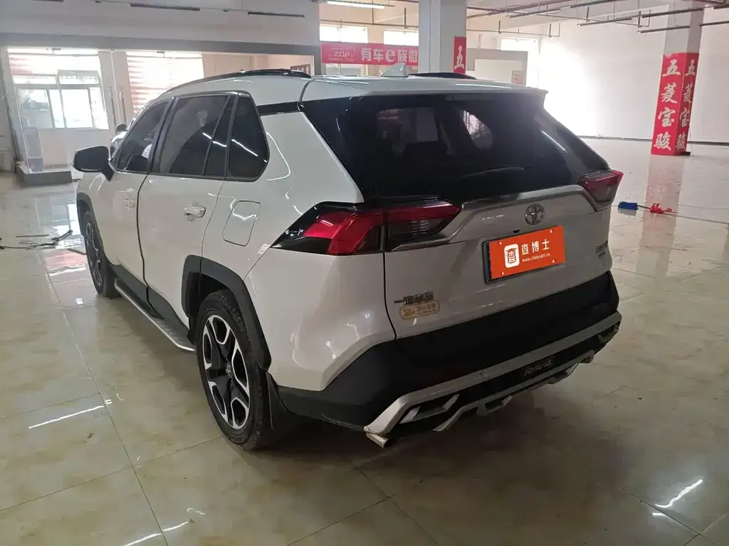 Toyota RAV4 — фото 3