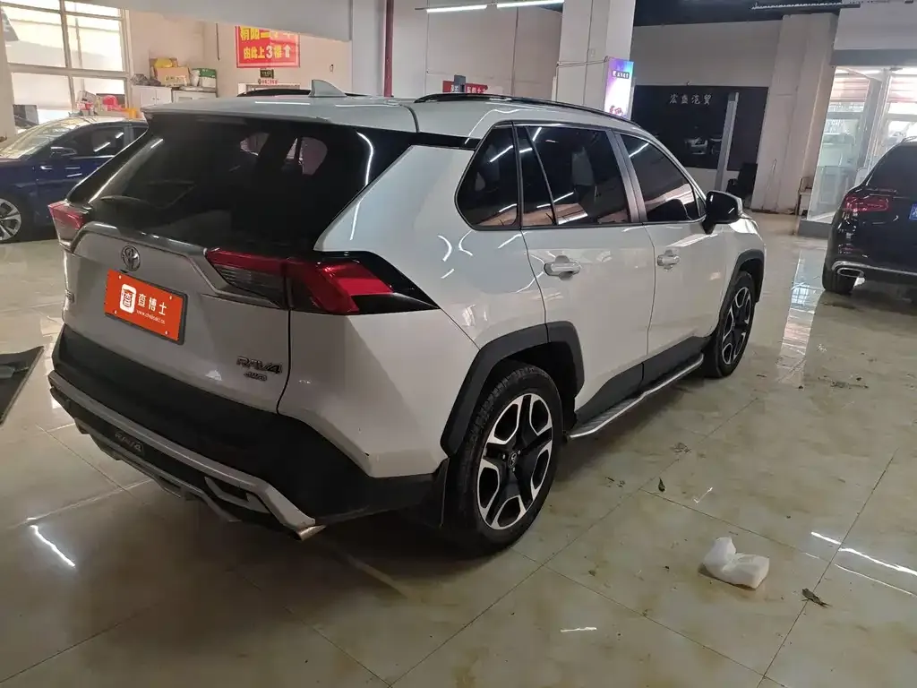 Toyota RAV4 — фото 4