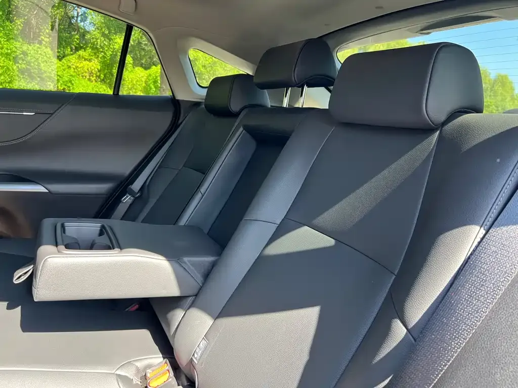 Toyota Venza 2024 из CN, фото 8