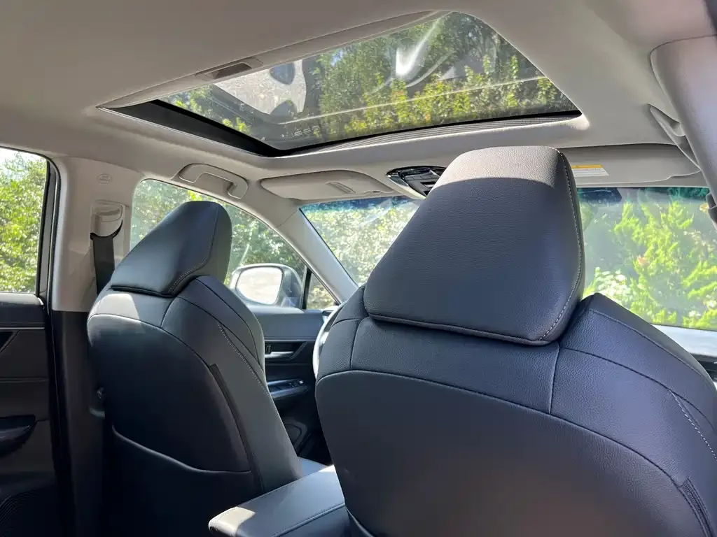 Toyota Venza 2024 из CN, фото 9