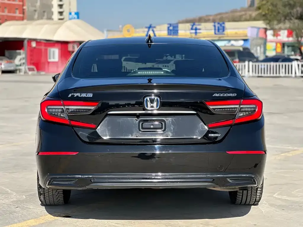 Honda Accord — фото 8