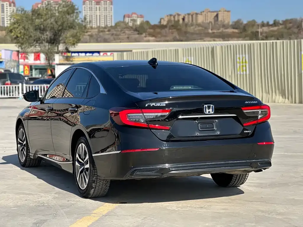 Honda Accord — фото 9