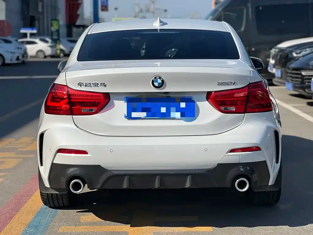 BMW 1 Series 2023 из CN, фото 3