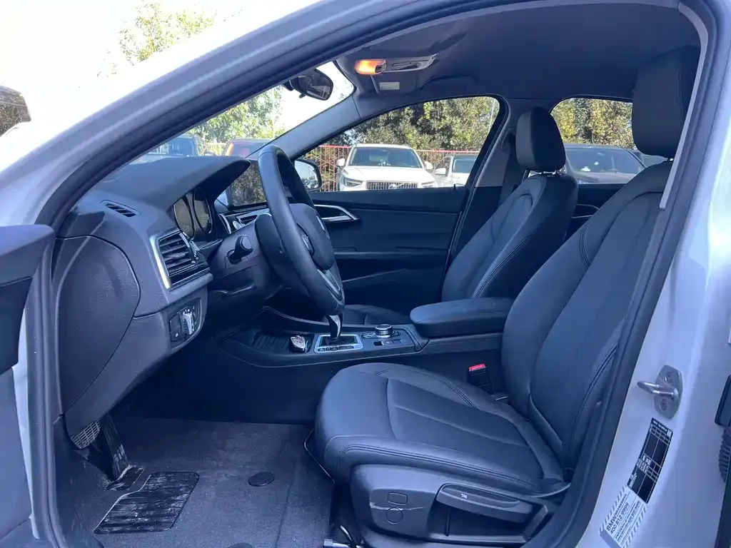 BMW 1 Series 2023 из CN, фото 6