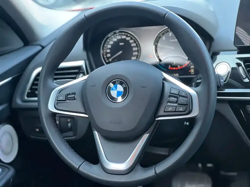 BMW 1 Series 2023 из CN, фото 9