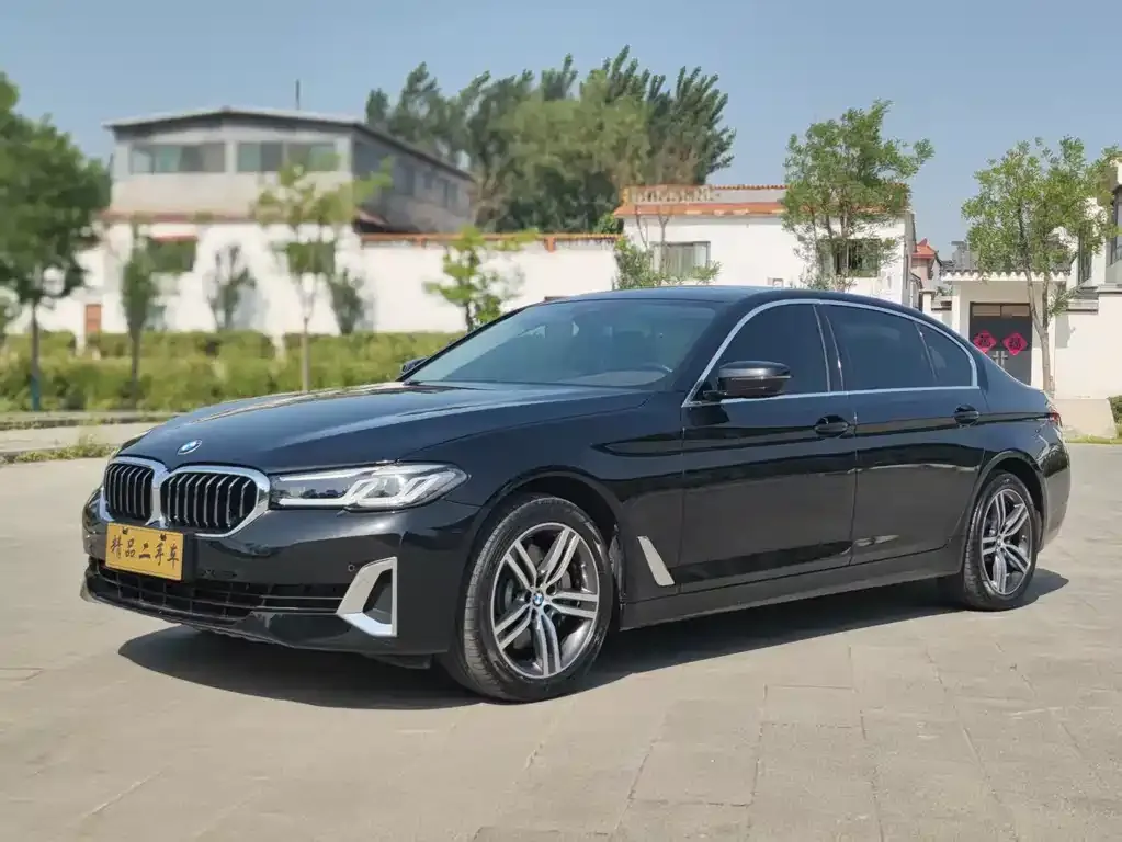 BMW 5 Series — фото 1