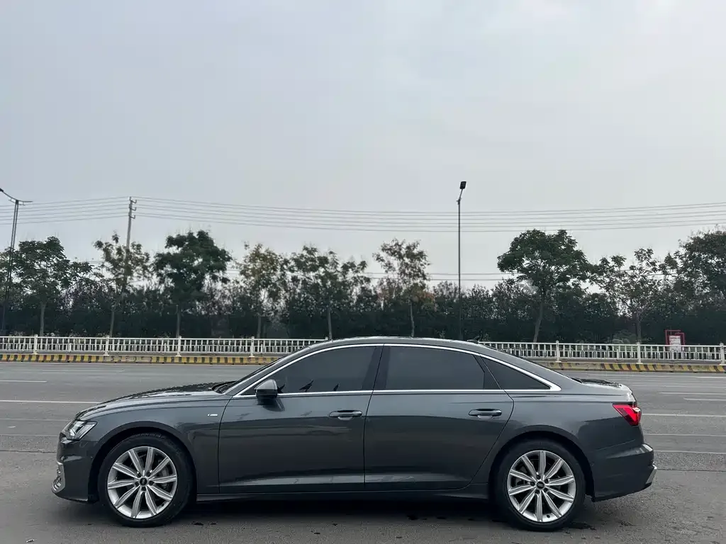 Audi A6L 2024 из CN, фото 2