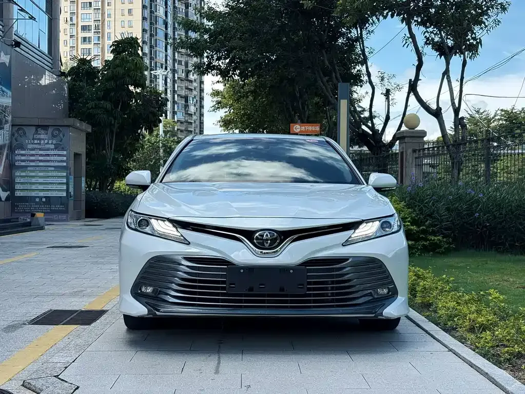 Toyota Camry 2021 из CN, фото 2