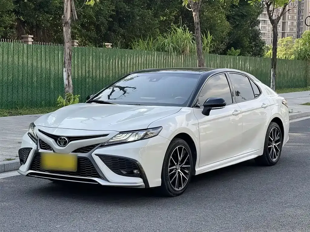 Toyota Camry 2023 из CN, фото 1