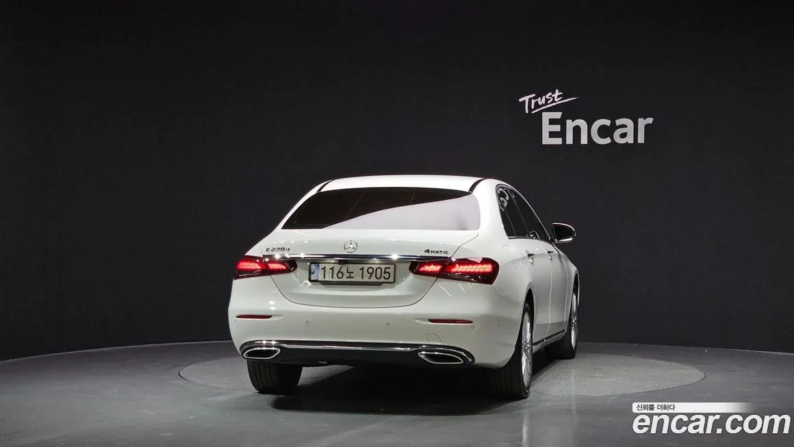 Mercedes-Benz E-Class — фото 4
