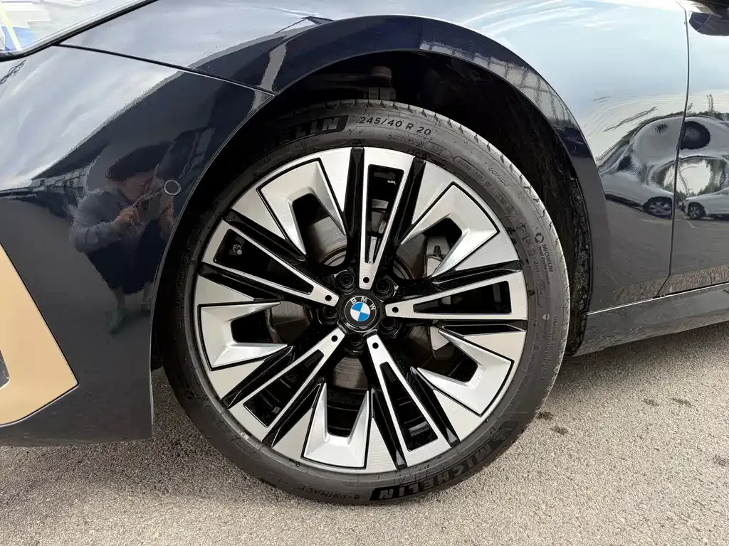 BMW 5 Series 2024 из CN, фото 9