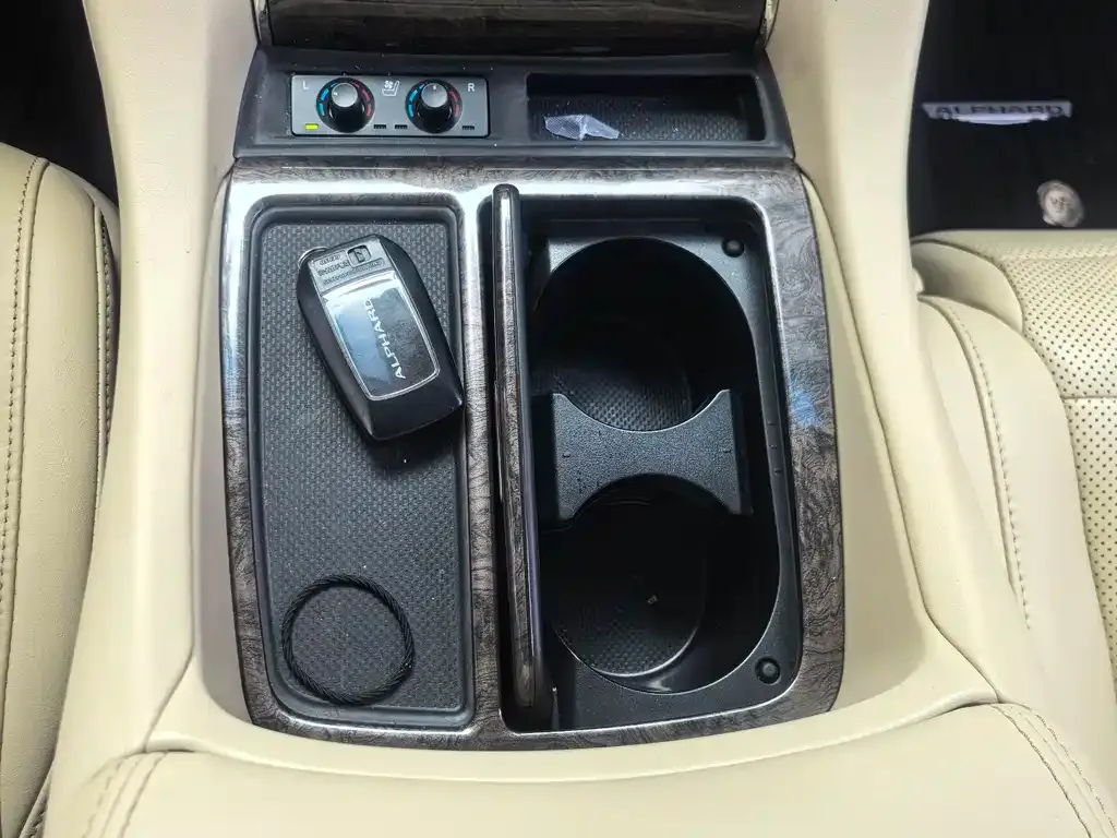 Toyota Alphard 2021 из CN, фото 8