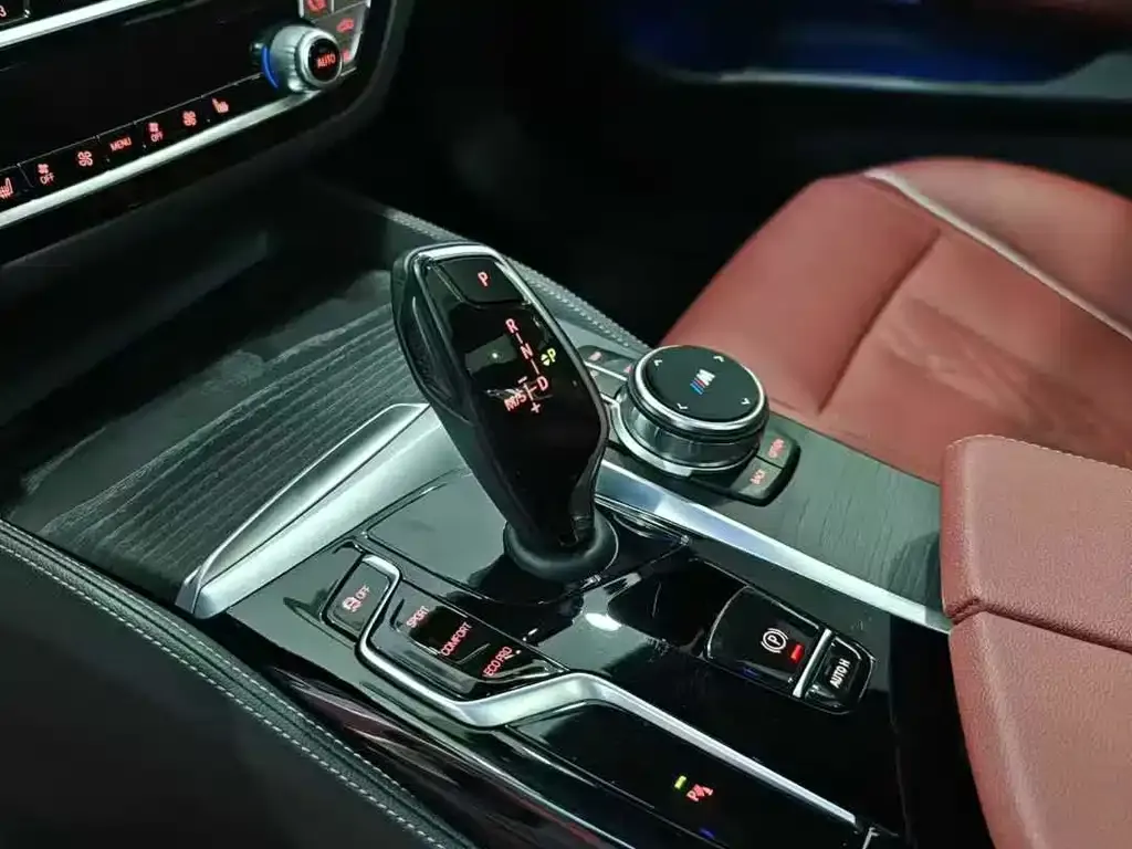 BMW 5 Series 2023 из CN, фото 7