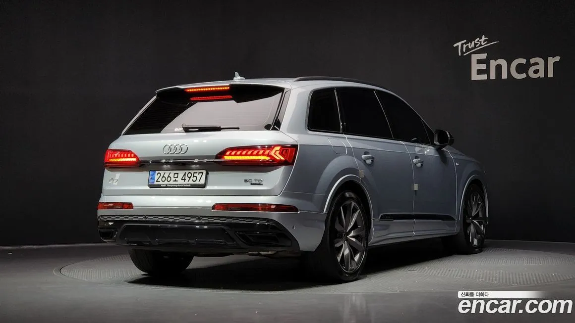 Audi Q7 2023 из KR, фото 2