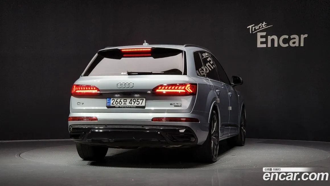 Audi Q7 2023 из KR, фото 4