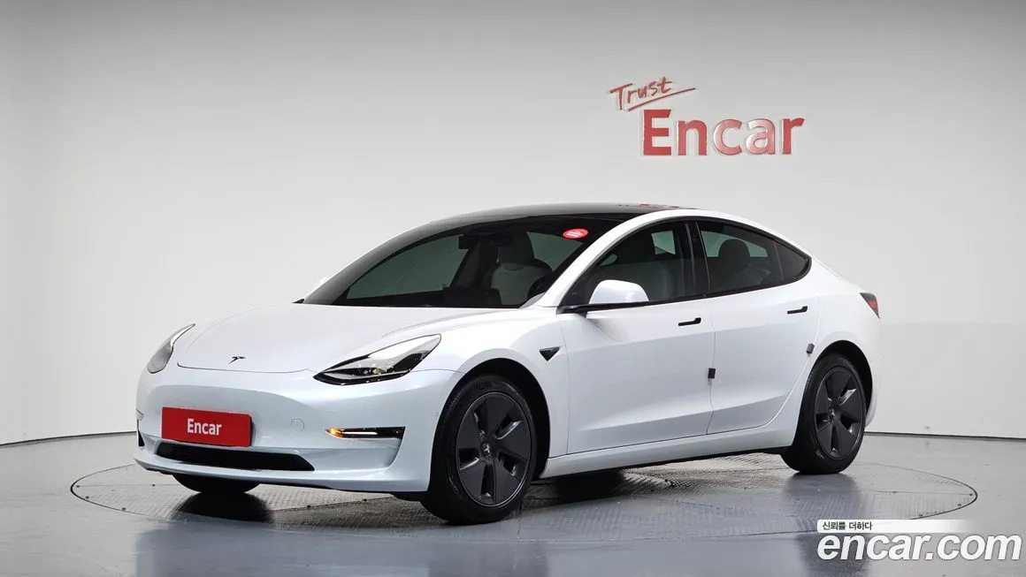 Tesla Model 3 — фото 1