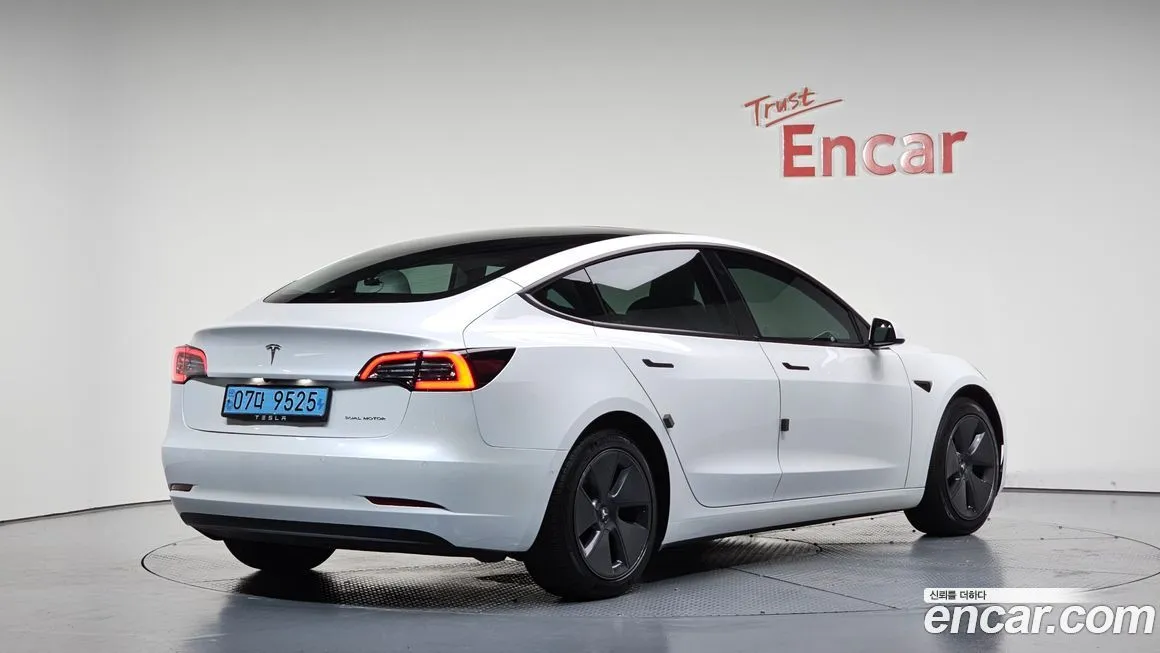 Tesla Model 3 — фото 2