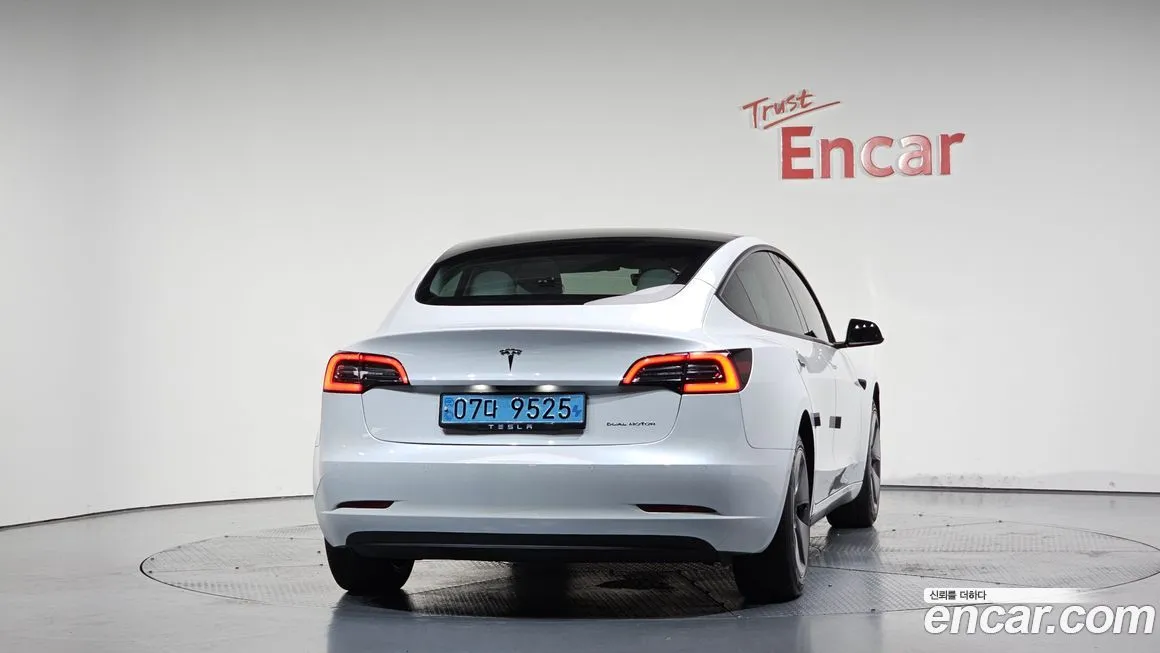 Tesla Model 3 — фото 4