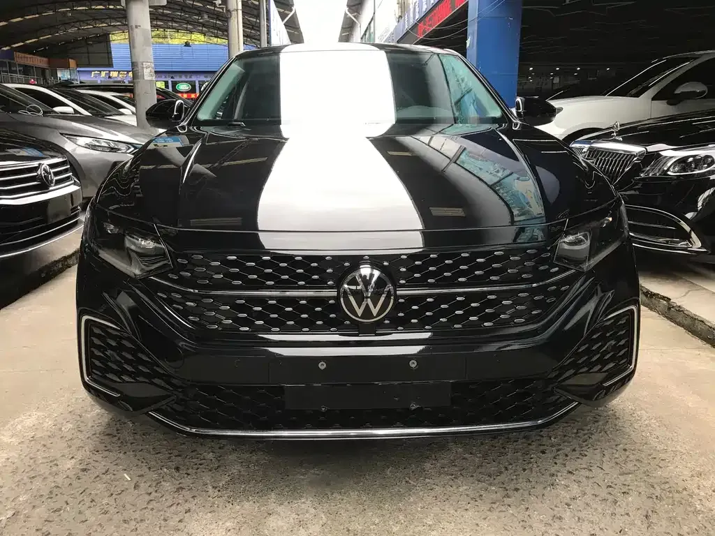 Volkswagen Passat 2022 из CN, фото 2