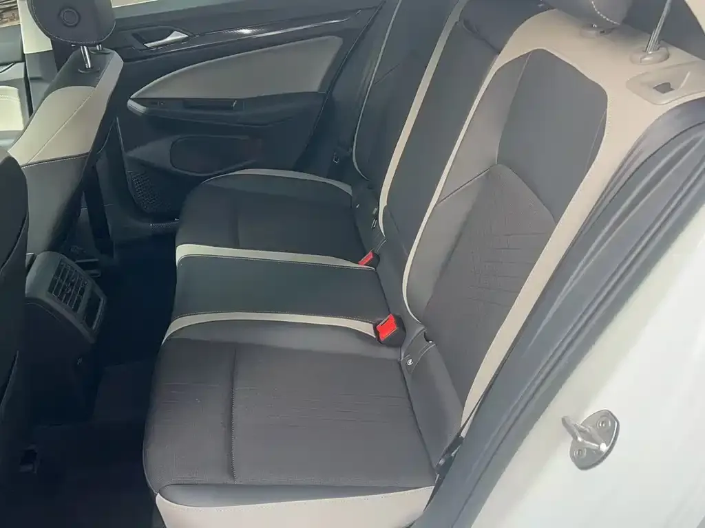 Volkswagen Golf 2022 из CN, фото 7
